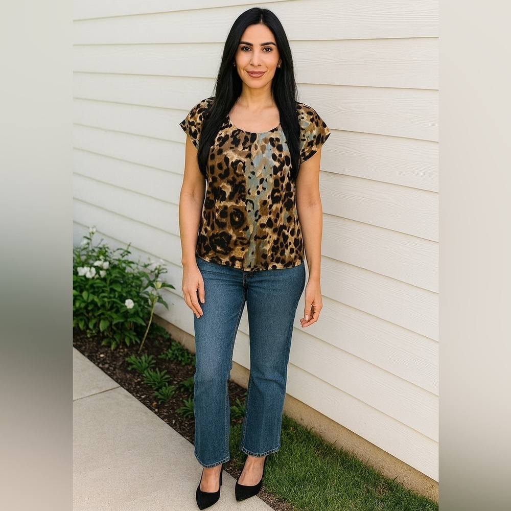 SIGNATURE by Larry Levine Animal Print Blouse